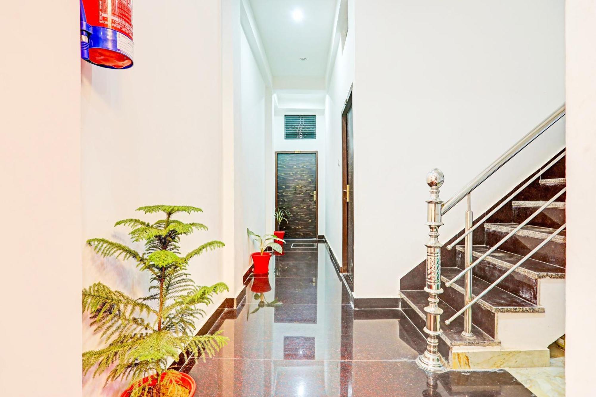 Hotel O The Maruti Paying Guest House Varanasi Exterior photo
